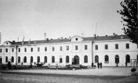 Dworzec kolejowy w Łapach. Ok. 1930 rok. Fot. NN. Z kroniki ZNTK w Łapach.