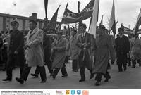 1 maj 1963- znowu idą panowie ** 1 May 1963 - gentlemen marching again- k005<br />Dofinansowano ze środków Ministra Kultury i Dziedzictwa Narodowego, Starostwa Powiatowego w Białymstoku, Urzędu Miejskiego w Łapach, Gminy Sokoły<br />