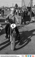 Święto kolejarza 1963- motocyklista nr 4 ** Railwayman Day 1963 - motorcyclist no. 4 - k033<br />Dofinansowano ze środków Ministra Kultury i Dziedzictwa Narodowego, Starostwa Powiatowego w Białymstoku, Urzędu Miejskiego w Łapach, Gminy Sokoły<br />