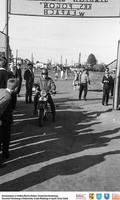 Święto kolejarza 1963- motocyklista nr 9 ** Railwayman Day 1963 - motorcyclist no. 9 - k034<br />Dofinansowano ze środków Ministra Kultury i Dziedzictwa Narodowego, Starostwa Powiatowego w Białymstoku, Urzędu Miejskiego w Łapach, Gminy Sokoły<br />