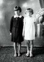 Siostry. Ok. 1945 rok
Sisters. Circa 1945.