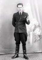   Kawaler z papierosem. Ok. 1944 rok, young man with a cigarette ca 1944