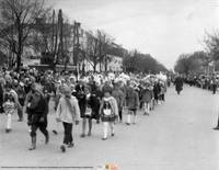 Pochód 1 - Majowy - idą dzieci;  *1st May parade - children  **93657<br />