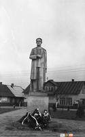 Pomnik Marcelego Nowotki w Łapach;  *Monument of Marcel Nowotko in Łapy  **93694<br />