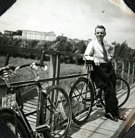  Rowerzysta  ; *A cyclist<br />Dofinansowano ze srodków Ministerstwa Kultury i Dziedzictwa Narodowego i Starostwa Powiatowego w Bialymstoku.<br />