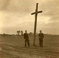  Przy krzyżu  ; *By the cross<br />Dofinansowano ze srodków Ministerstwa Kultury i Dziedzictwa Narodowego i Starostwa Powiatowego w Bialymstoku.<br />