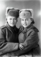 Dwie czerwonoarmistki starsze strzelczynie. Ok. 1944 rok
Two Red Army private soldiers. Circa 1944.