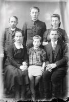   Rodzina wielodzietna. Ok. 1945 rok, numerous family ca 1945