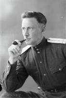   Oficer Armii Czerwonej z fajką. 1944 rok, Red Army officer with a pipe, 1944