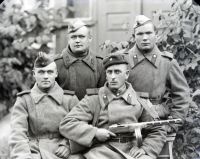  Czterech sowieckich żołnierzy ; Three Soviet soldiers<br />Dofinansowano ze srodków Ministerstwa Kultury i Dziedzictwa Narodowego i Starostwa Powiatowego w Bialymstoku.<br />