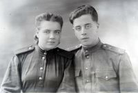  Szeregowiec i oficer - Armia Czerwona ; A private soldier and an officer of The Red Army<br />Dofinansowano ze srodków Ministerstwa Kultury i Dziedzictwa Narodowego i Starostwa Powiatowego w Bialymstoku.<br />