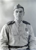  Szeregowiec Armii Czerwonej z medalem ; A private soldier of The Red Army with a medal<br />Dofinansowano ze srodków Ministerstwa Kultury i Dziedzictwa Narodowego i Starostwa Powiatowego w Bialymstoku.<br />