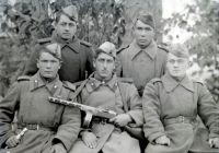  Pięciu żołnierzy Armii Czerwonej ; Five soldiers of The Red Army<br />Dofinansowano ze srodków Ministerstwa Kultury i Dziedzictwa Narodowego i Starostwa Powiatowego w Bialymstoku.<br />