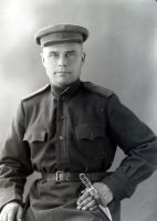  Sowiet z kordzikiem ; A Soviet soldier with a dagger<br />Dofinansowano ze srodków Ministerstwa Kultury i Dziedzictwa Narodowego i Starostwa Powiatowego w Bialymstoku.<br />