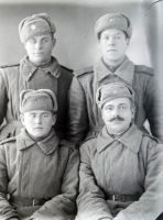  Czterech piechurów sowieckich ; Four Soviet infantryman<br />Dofinansowano ze srodków Ministerstwa Kultury i Dziedzictwa Narodowego i Starostwa Powiatowego w Bialymstoku.<br />