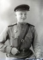  Piechur sowiecki z odznaką gwardii ; A Soviet infantryman with the honour of the militia<br />Dofinansowano ze srodków Ministerstwa Kultury i Dziedzictwa Narodowego i Starostwa Powiatowego w Bialymstoku.<br />