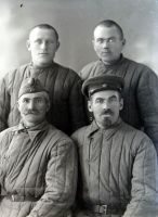   Sowieci w kufajkach ; Soviet soldiers dressed in a donkey jacket<br />Dofinansowano ze srodków Ministerstwa Kultury i Dziedzictwa Narodowego i Starostwa Powiatowego w Bialymstoku.<br />