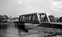 <p>Most drogowy nad rzeką Żejmiana w Podbrodziu. Łączył trakt Warszawa Petersburg. Ok. 1930 rok. </p>
