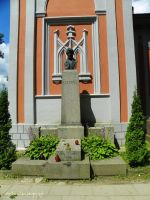 <p>Rossa w Wilnie. nagrobek Joachima Lelewela. Ściana kaplicy posiada dwukolorową elewację. Przy grobie rosną dwie tuje. Alicja Mażutowa, Mirosław Urbanowicz z Podbrodzia, 2014-07.</p>

