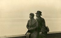 <p>We dwoje nad Bałtykiem ; A couple of people at the Baltic Sea</p>
