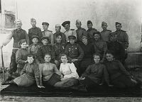 <p>Czerwonoarmiści - fotografia zbiorowa ; The Red Army soldiers - a common photo</p>
