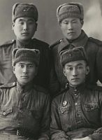 <p> Czterech azjatyckich żołnierzy Armii Czerwonej ; Four Asian soldiers of The Red Army</p>
