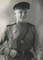 <p>Szeregowiec Armii Czerwonej ; The Red Army private soldier</p>
