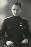 <p>Starszy lejtnant Armii Czerwonej ;A senior lieutenant of the Red Army</p>
