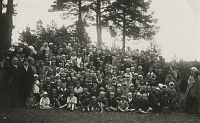 <p>Półkolonie letnie w Osse - pamiątkowa fotografia ; A summer camp in Osse - a memento photograph</p>
