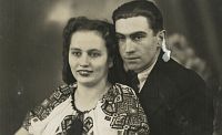 <p>Żona i mąź ; A wife with her husband</p>
