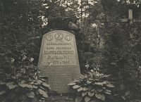 <p>Grób ojca J. Słowackiego ; The grave of J. Slowacki's father</p>
