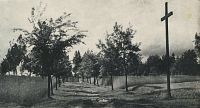 <p>Widok bramy cmentarza w Łapach ; A view of the cemetery gate in Łapy</p>
