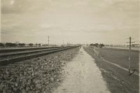 <p>Tory kolejowe ; The railway tracks</p>
