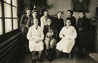 <p>Niemiecki personel kobiecy ; German women staff</p>

