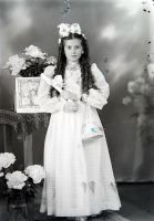  Pamiątka I Komunii - dziewczyna ; The girl's Holy Communion<br />Dofinansowano ze srodków Ministerstwa Kultury i Dziedzictwa Narodowego i Starostwa Powiatowego w Bialymstoku.<br />
