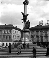 Pomnik Adama Mickiewicza we Lwowie. Ok. 1935 rok *Monument to Adam Mickiewicz University in Lviv. Ca. 1935