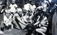 Kobiety- dzieci i pies ; *The women - the kids and the dog<br />Dofinansowano ze srodków Ministerstwa Kultury i Dziedzictwa Narodowego i Starostwa Powiatowego w Bialymstoku.<br />