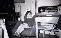  Dziewczynka- chłopiec- radio ; *A small girl - a boy - the radio<br />Dofinansowano ze srodków Ministerstwa Kultury i Dziedzictwa Narodowego i Starostwa Powiatowego w Bialymstoku.<br />