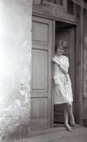  Kobieta w drzwiach ; *A woman in the door<br />Dofinansowano ze srodków Ministerstwa Kultury i Dziedzictwa Narodowego i Starostwa Powiatowego w Bialymstoku.<br />
