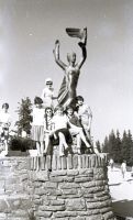  Przy pomniku na Gubałówce- 2 ; *In front of the statue in Gubałówka- 2<br />Dofinansowano ze srodków Ministerstwa Kultury i Dziedzictwa Narodowego i Starostwa Powiatowego w Bialymstoku.<br />