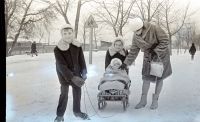  Rodzinnie na zimowym spacerze ; *A family on the winter walk<br />Dofinansowano ze srodków Ministerstwa Kultury i Dziedzictwa Narodowego i Starostwa Powiatowego w Bialymstoku.<br />