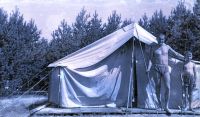  Przed namiotem ; *In front of the tent<br />Dofinansowano ze srodków Ministerstwa Kultury i Dziedzictwa Narodowego i Starostwa Powiatowego w Bialymstoku.<br />