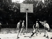  Wojskowi sportowcy  ; *The soldiers doing the sport<br />Dofinansowano ze srodków Ministerstwa Kultury i Dziedzictwa Narodowego i Starostwa Powiatowego w Bialymstoku.<br />