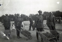  Budowa Kopca Piłsudskiego  ; *The Mound of Piłsudski under construction<br />Dofinansowano ze srodków Ministerstwa Kultury i Dziedzictwa Narodowego i Starostwa Powiatowego w Bialymstoku.<br />