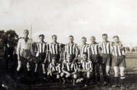   Piłkarze KPW Łapy  ; *The football players of KPW Łapy<br />Dofinansowano ze srodków Ministerstwa Kultury i Dziedzictwa Narodowego i Starostwa Powiatowego w Bialymstoku.<br />