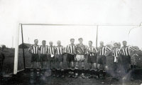  Piłkarze z Łap- 1  ; *The football players from Łapy-1<br />Dofinansowano ze srodków Ministerstwa Kultury i Dziedzictwa Narodowego i Starostwa Powiatowego w Bialymstoku.<br />