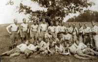  Wojsko w beretach  ; *The troops wearing berets<br />Dofinansowano ze srodków Ministerstwa Kultury i Dziedzictwa Narodowego i Starostwa Powiatowego w Bialymstoku.<br />