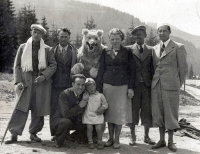  Z niedźwiedziem w Tatrach  ; *With a bear in the Tatry<br />Dofinansowano ze srodków Ministerstwa Kultury i Dziedzictwa Narodowego i Starostwa Powiatowego w Bialymstoku.<br />