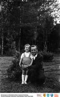 Majówka- Płonka Kościelna- ojciec z córką ** May Day - Płonka Kościelna - father with daughter - k066<br />Dofinansowano ze środków Ministra Kultury i Dziedzictwa Narodowego, Starostwa Powiatowego w Białymstoku, Urzędu Miejskiego w Łapach, Gminy Sokoły<br />