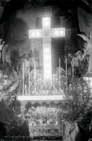 <p>Grób Pański w kościele pw. Św. Piotra i Pawła w Łapach. 1944 rok,</p>
